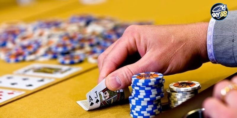 Bật mí cách chơi xì tố SKY88 dành cho người mới 1 Chơi game xì tố là gì?